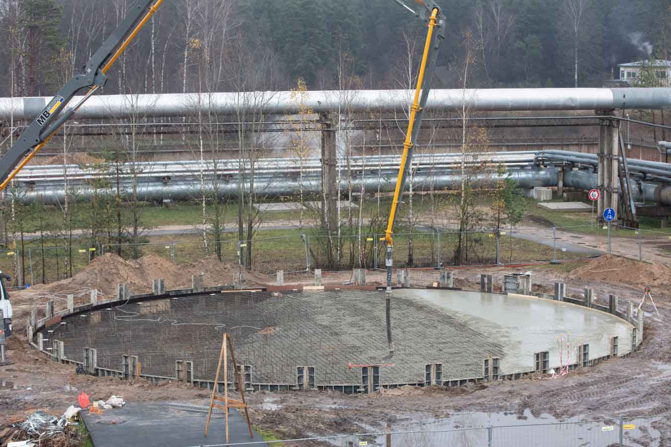 Construction work is under way in the project “Establishment of a heat accumulation system at the Latvenergo AS CHPP-2 plant”.