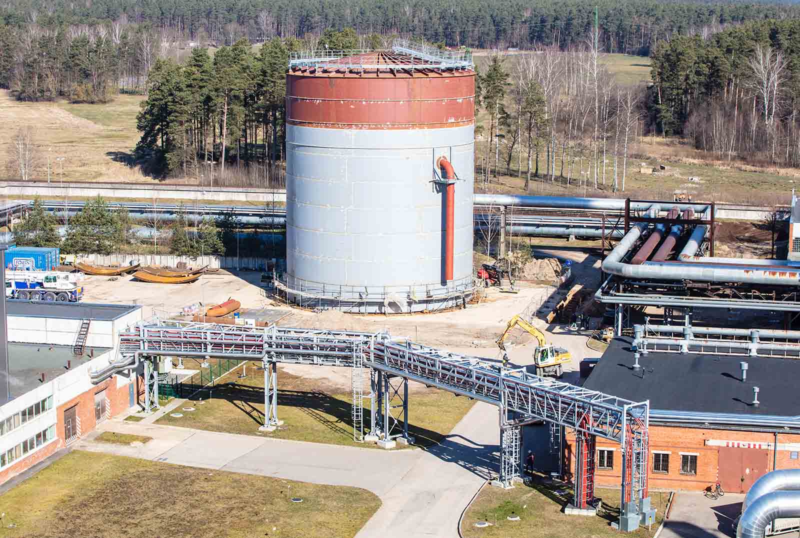 In June 2020, construction of the main structures of the heat accumulation tank was completed on the Latvenergo AS CHPP-2 site.